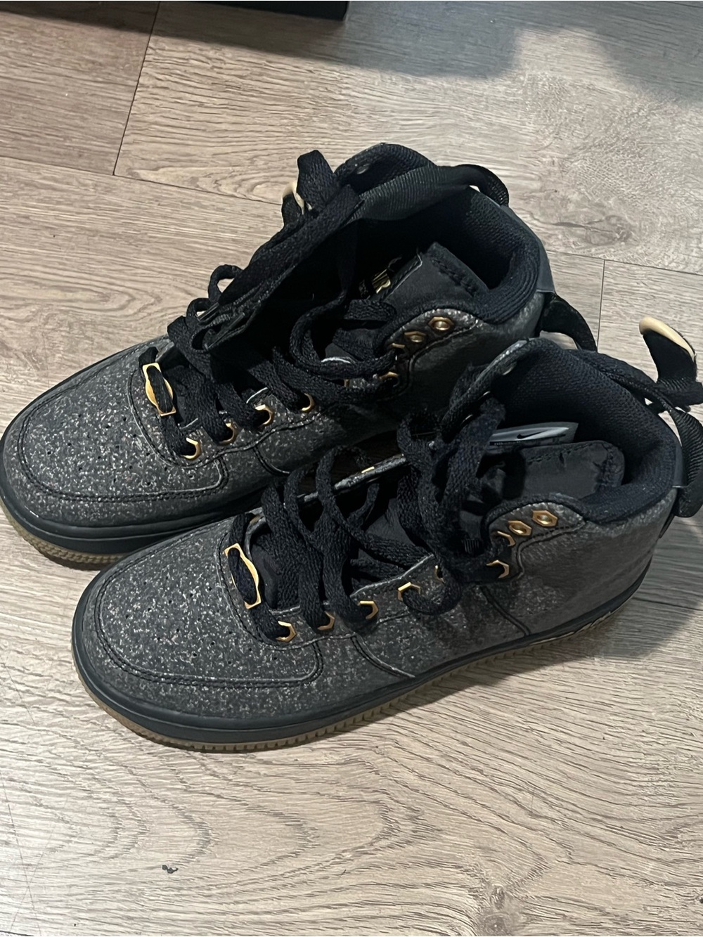 Kids High-Top Sneakers in Black with Gold size 4Y used ( excellent condition)